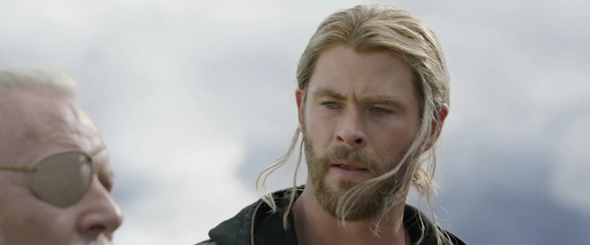 Thor Ragnarok 2017 Dual Audio Hindi Full Movie 720p BluRay - 1.1GB Screenshot